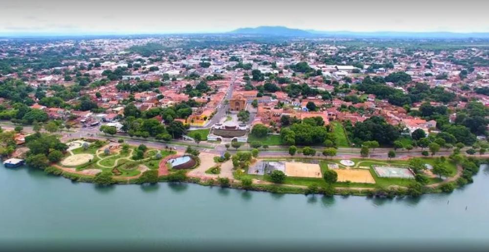 Adolescente foge de casa de acolhimento e é encontrado morto no meio de rua