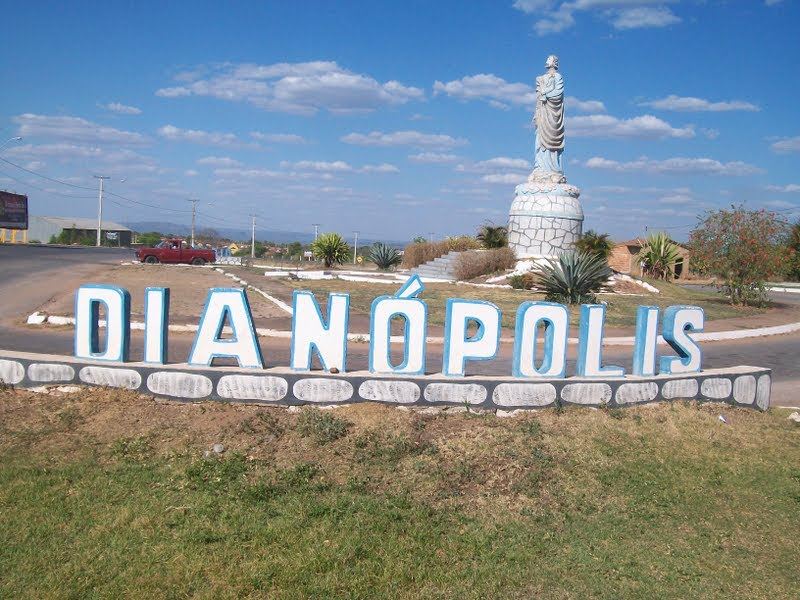 Suspeito denunciado por violência doméstica agride policial ao saber que seria preso por roubo