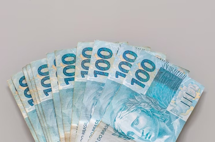 Novo salário mínimo de R$ 1.412 passa a valer nesta segunda-feira; entenda o que muda