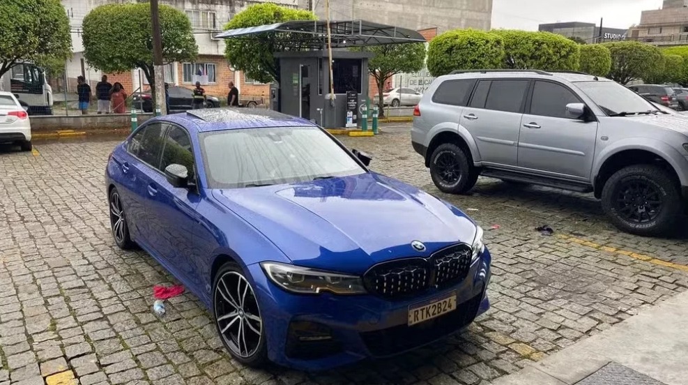 Quatro pessoas são achadas mortas em BMW na rodoviária de Balneário Camboriú; vítimas seriam mineiras
