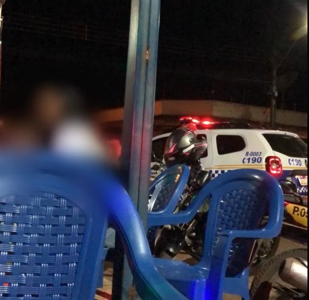 Homem tem parte da orelha arrancada por mordida durante briga em bar