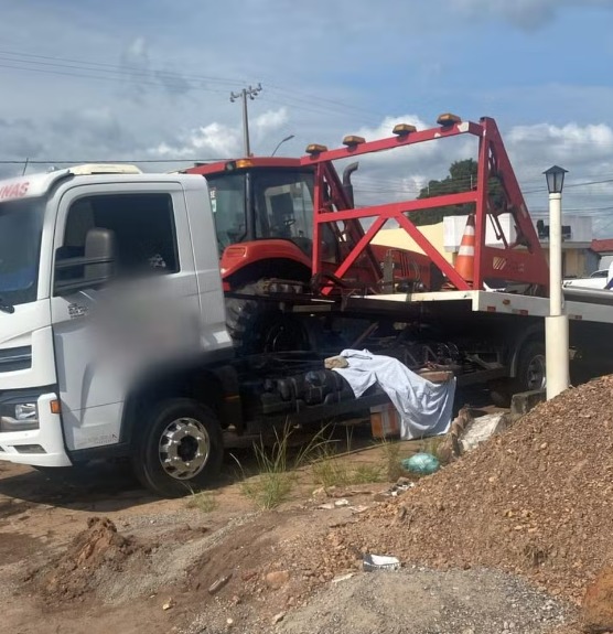 Dono de caminhão guincho morre após ser atingido pelo próprio veículo.