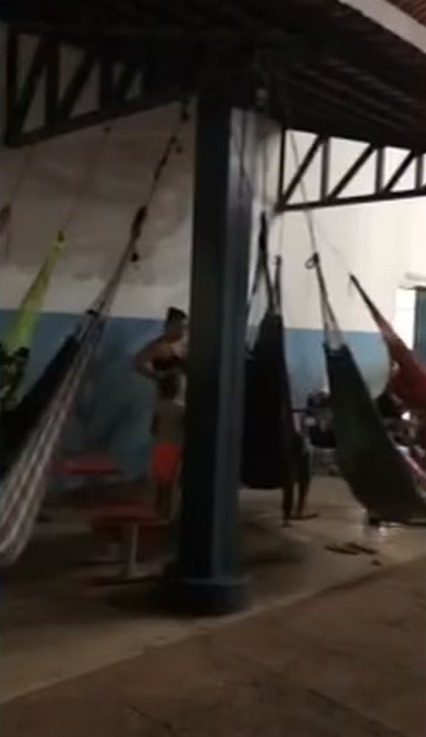 Pais dormem em fila para conseguir vagas em escolas de Ponte Alta do Tocantins: 'Passamos essa humilhação'