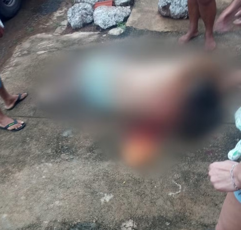 Mulher suspeita de matar companheiro a facadas se entrega a polícia após semanas foragida
