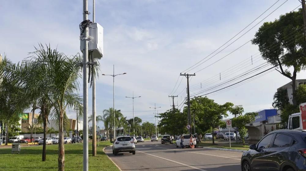 Mais de 5,2 mil motoristas são multados por excesso de velocidade e por furar sinal vermelho em Palmas