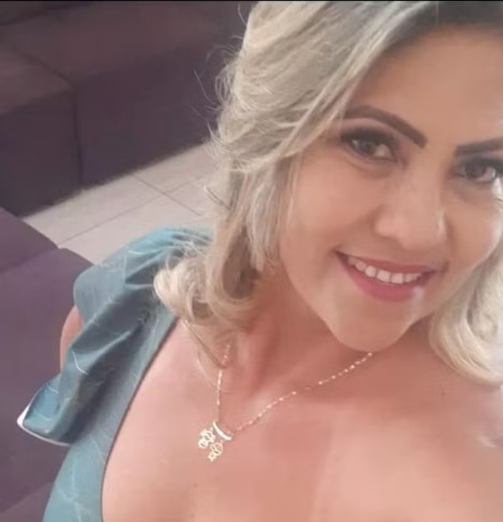 Carro de funerária com corpo de vítima de acidente bate em dois veículos a caminho do velório