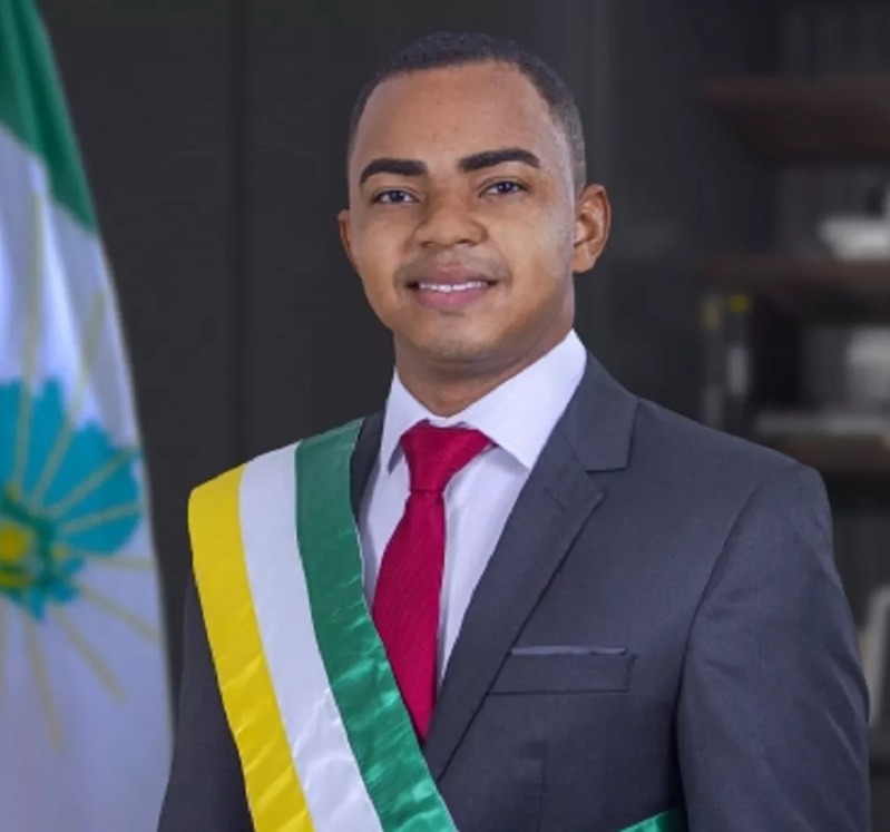 Prefeito e vice de Formoso do Araguaia são presos em flagrante por posse ilegal de arma de fogo durante operação da Polícia Federal