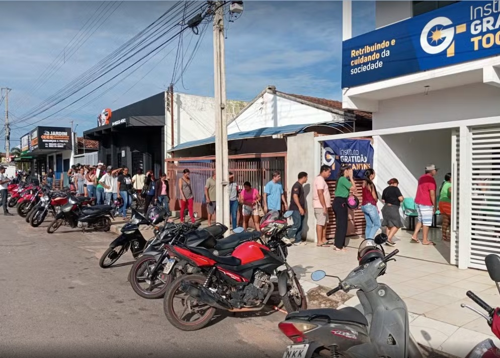 Noivos fazem fila para garantir vaga em casamento comunitário no Tocantins