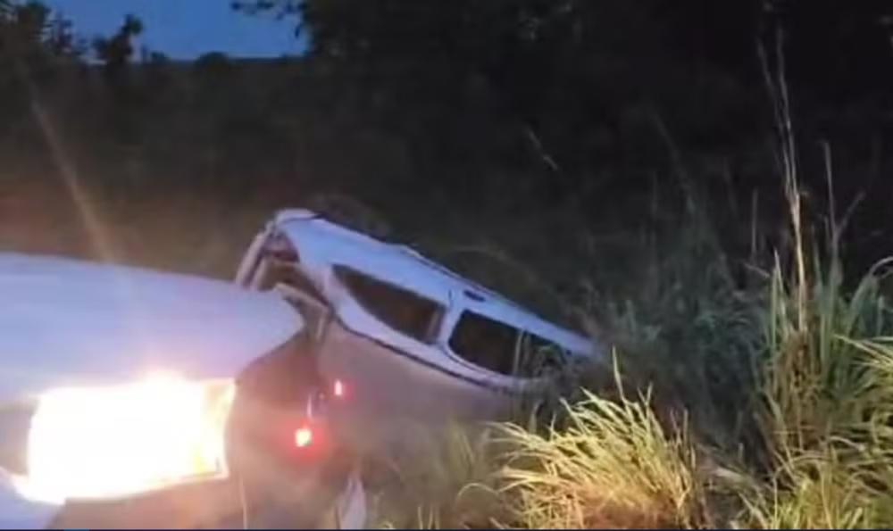Irmãos morrem e três pessoas ficam feridas em acidente envolvendo carro de passeio e caminhonete na TO-181