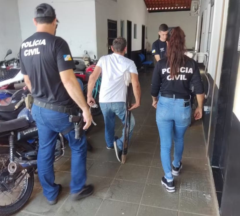 Servidor público condenado a 9 anos de prisão por oferecer dinheiro a adolescente para cometer estupro é preso