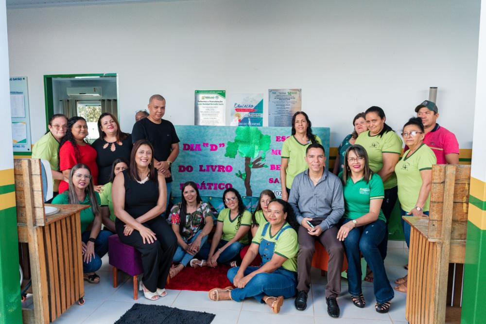 Mais de 6 mil alunos da Rede Municipal de Ensino recebem Livros Didáticos