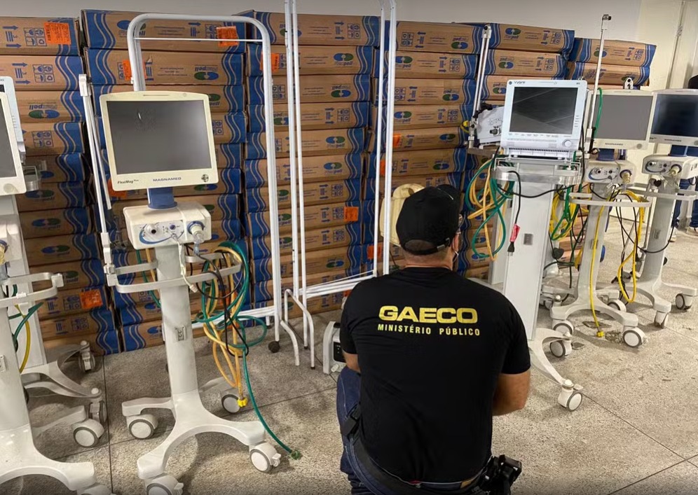 Respiradores superfaturados nunca foram usados e estavam em depósito de universidade, diz MPE