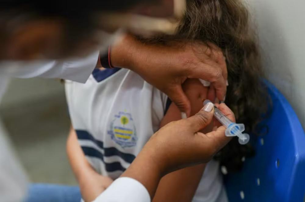 Doses da vacina contra a dengue são aplicadas em 480 crianças de Palmas em cinco dias