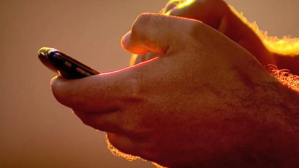 Homem é suspeito de divulgar fotos íntimas de ex-namorada após se sentir rejeitado com término