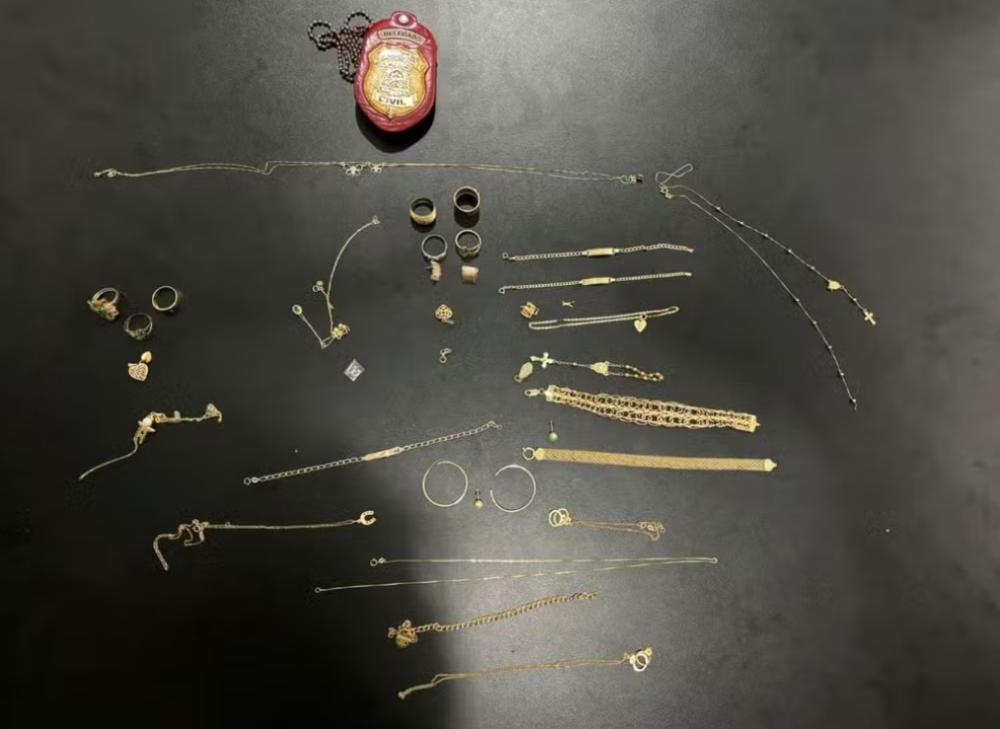 Homem é suspeito de invadir casa, furtar R$ 140 mil em joias e repassar para loja da esposa