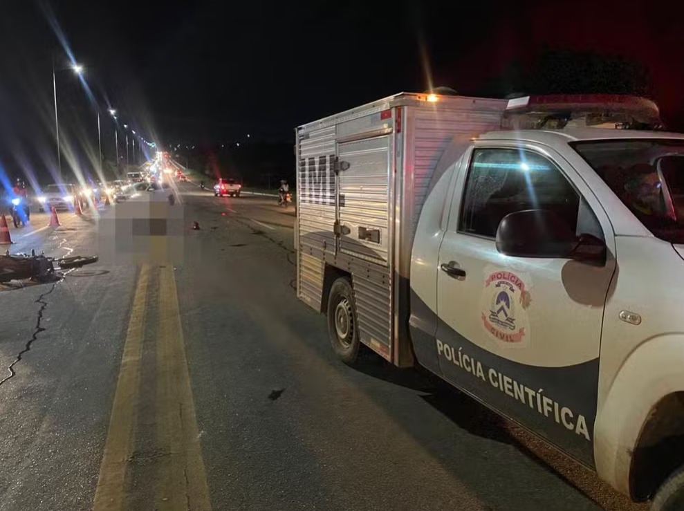 Motociclista morre após bater na traseira de caminhão em avenida de Palmas