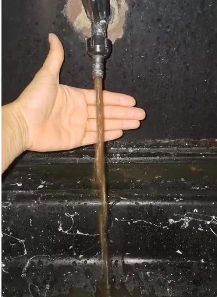 Moradores registram água marrom nas torneiras em cidade do TO;